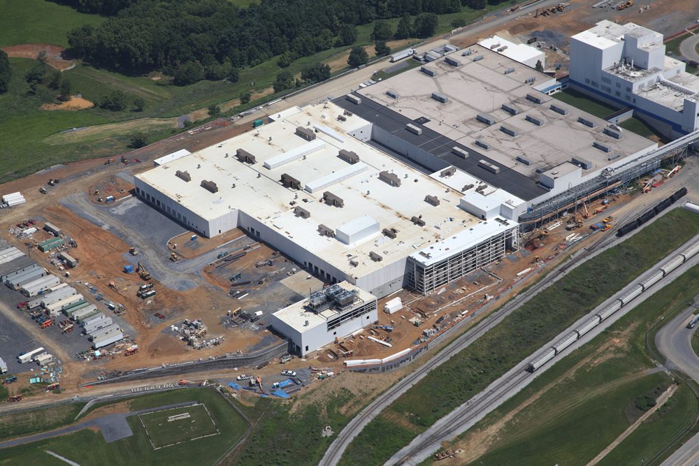 Singleply roof, part of new construction of chocolate